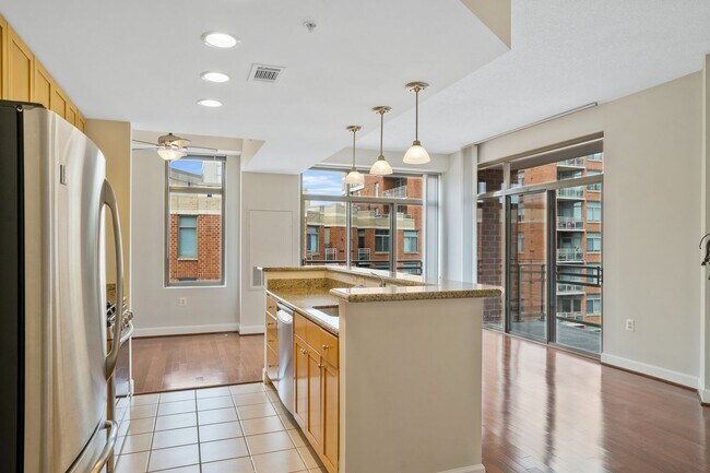 Building Photo - This luxury 2 bedroom condo has phenomenal...