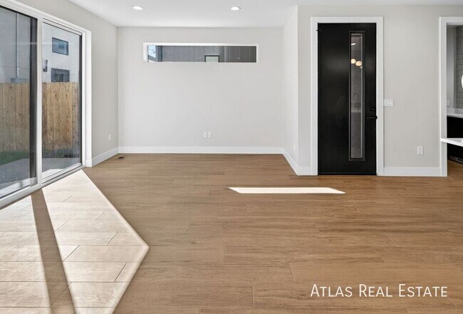 Building Photo - 830 Cherry St