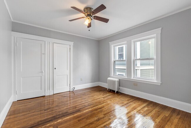 Building Photo - 28 Sunset St