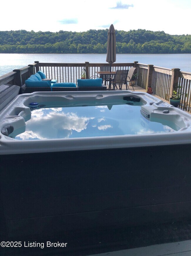 Building Photo - 1420 Riverside Dr