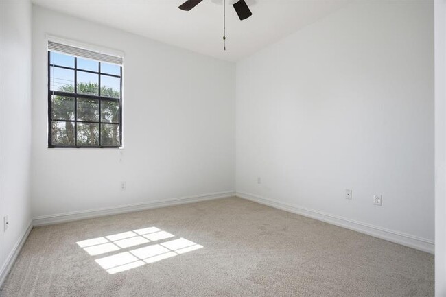 Building Photo - 13023 Riverwalk Cir S