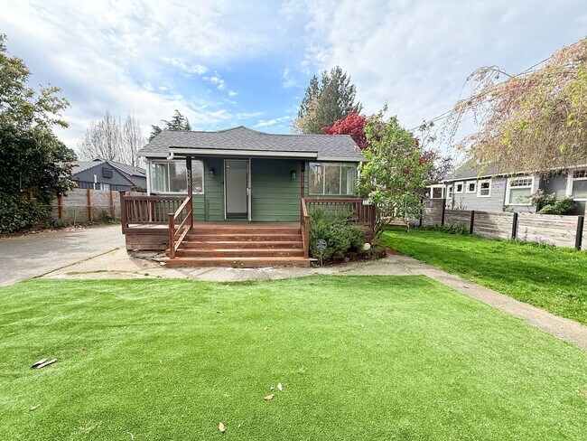 Building Photo - West Seattle Home