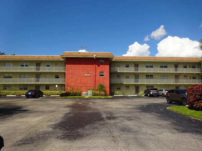 Building Photo - 605 S State Rd 7