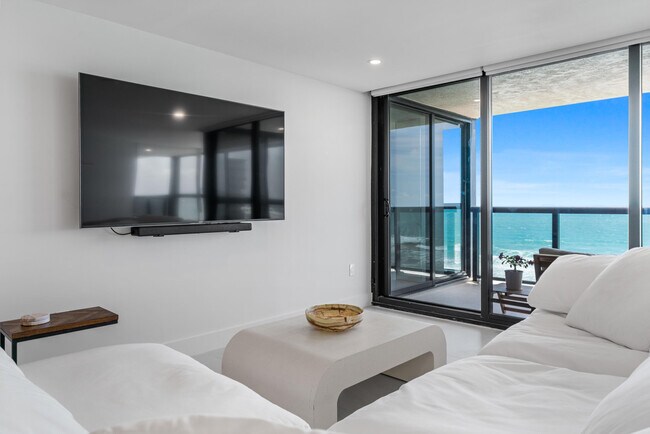 Building Photo - 10410 S Ocean Dr