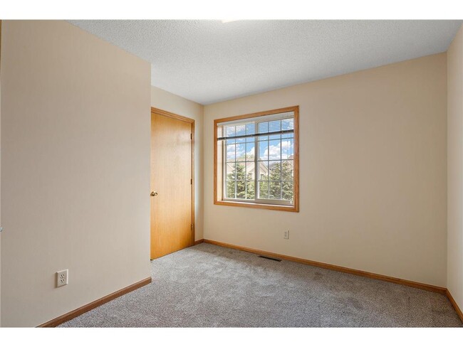 Building Photo - 1613 County Rd D E