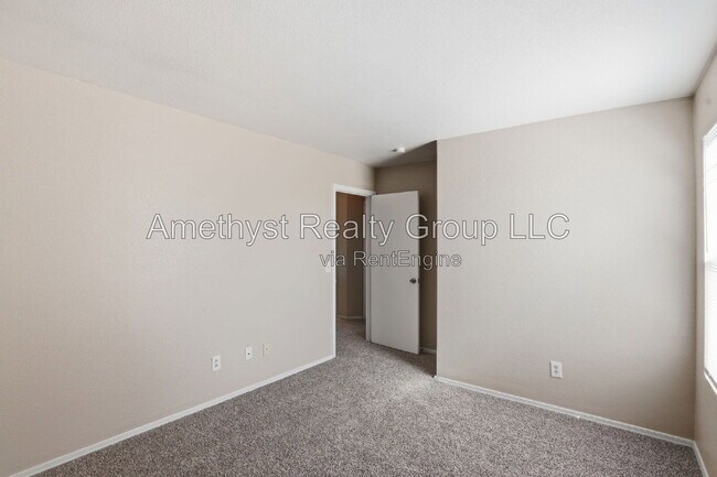 Building Photo - 5931 W Albeniz Pl