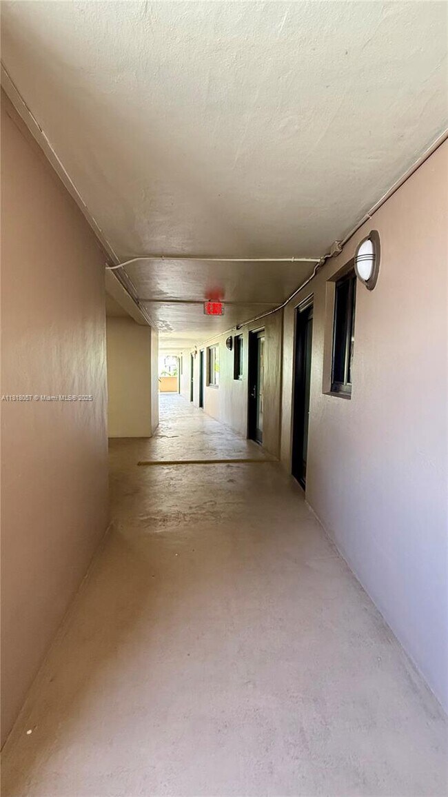 Building Photo - 301 Golden Isles Dr