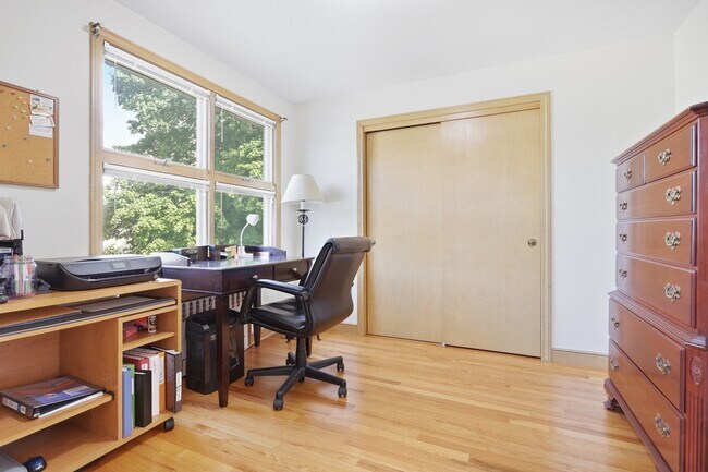 Building Photo - 131 Highland Ave