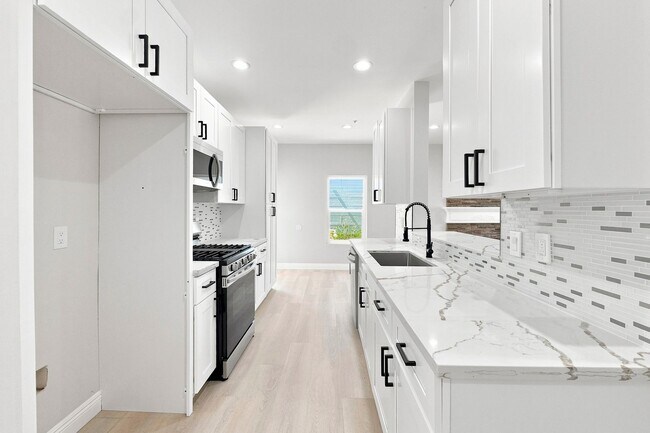 Building Photo - 25544 Portola Loop