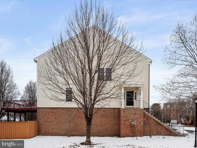 Building Photo - 826 Maple Flats Terrace