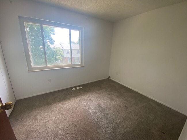 Building Photo - Nice 3 bedroom townhome in Aurora
