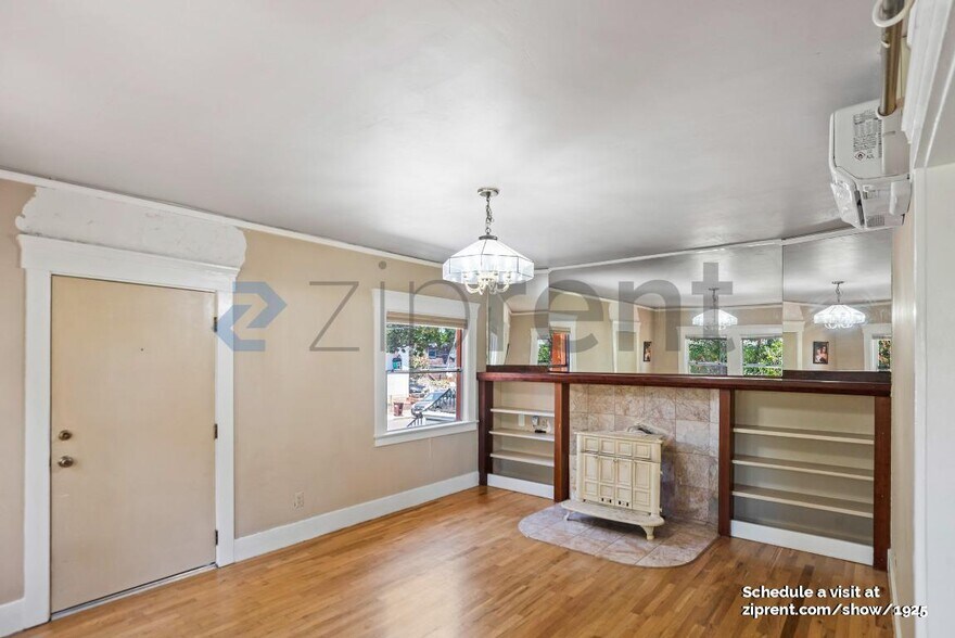 Building Photo - Unit