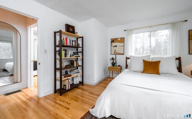 Building Photo - 474 US-7