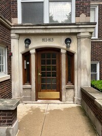 Building Photo - 811 Hinman Ave