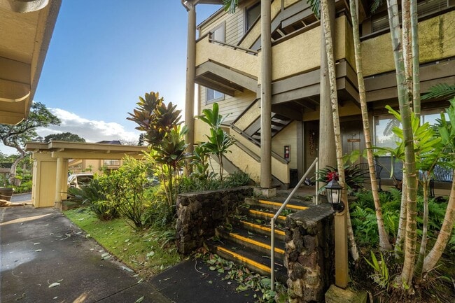 Building Photo - Beautiful Kaneohe 2-bedroom 2-bathroom Townhome with Breathtaking Views & Prime Convenience