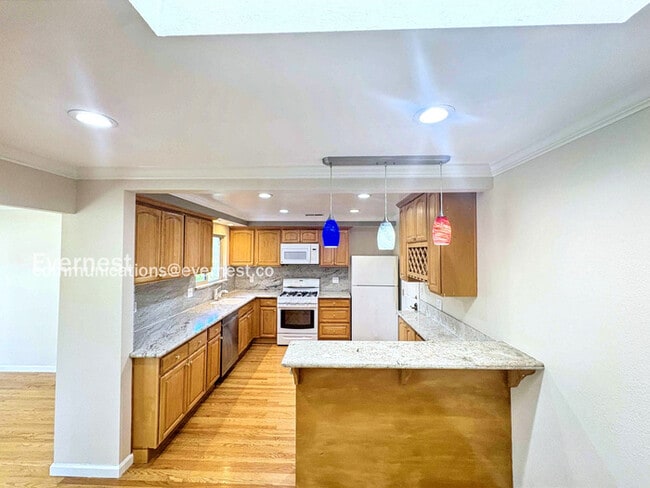 Building Photo - 108 Madora Pl