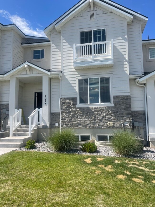 Primary Photo - Amazing townhome for rent in Lehi!