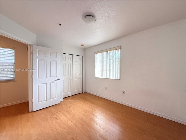 Building Photo - 8940 NE 8th Ave