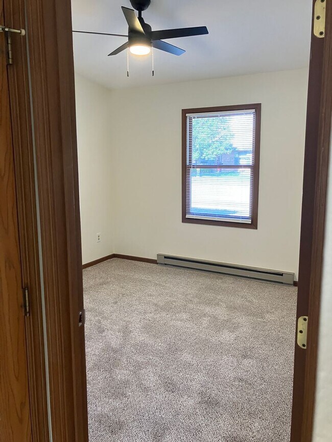Building Photo - Updated 2 Bedroom, 1.5 Bath, and 1-Car Gar...