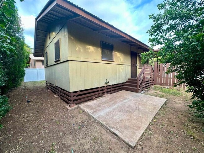Building Photo - 390 Auhana Rd