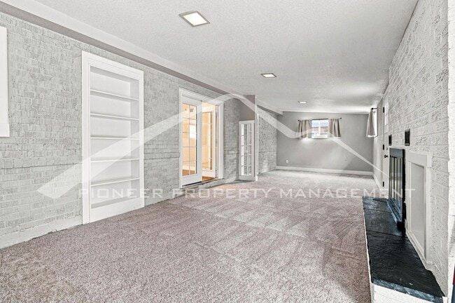Building Photo - 1235 Scranton St