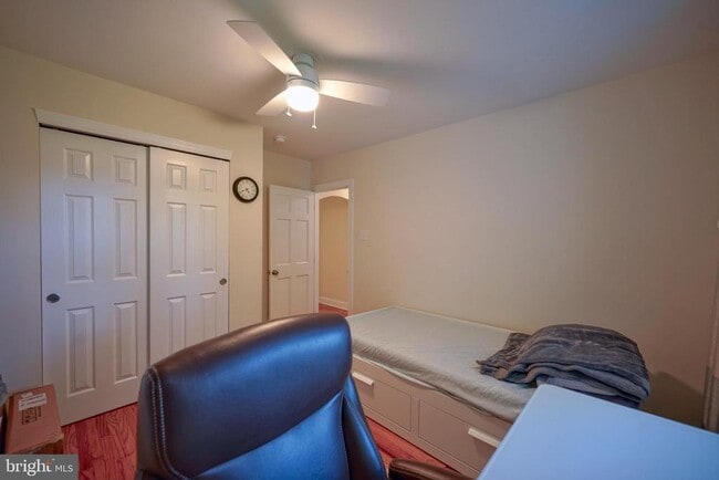 Building Photo - 11 Lake Villa Dr