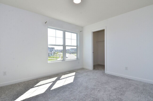 Building Photo - 3858 Heath Ave N