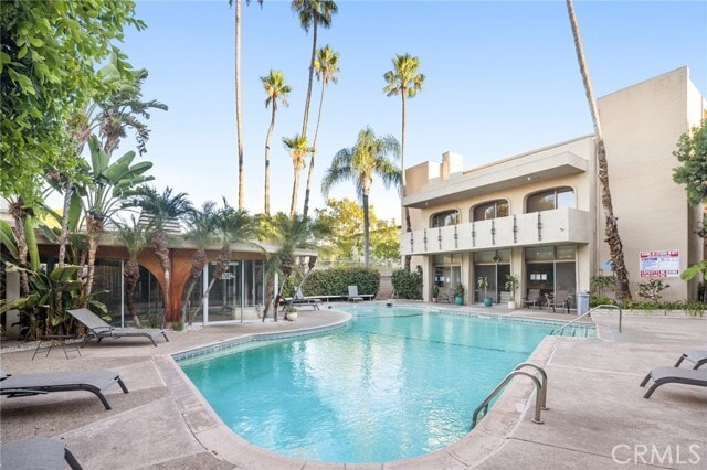 Building Photo - 5242 Lindley Ave