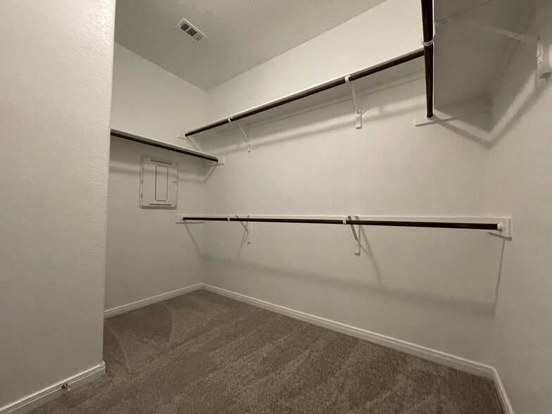 Building Photo - 300 La Joya Pass