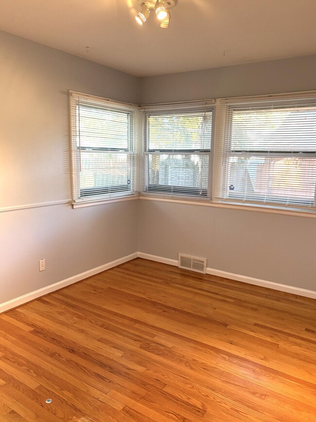 Building Photo - 27160 Spring Arbor Dr