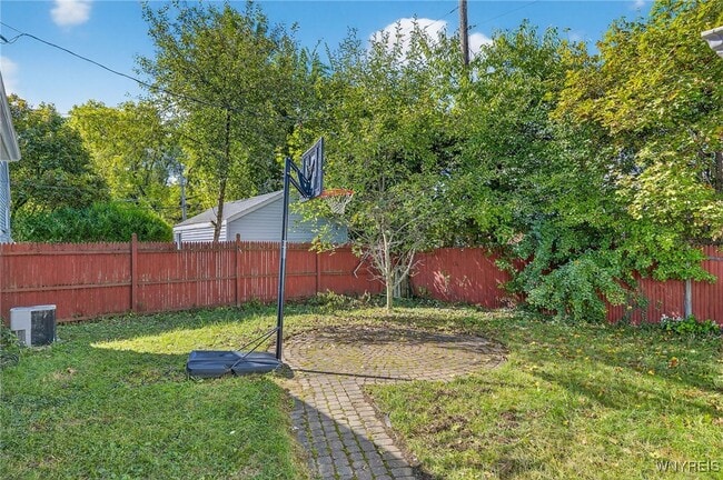 Building Photo - 116 Springville Ave