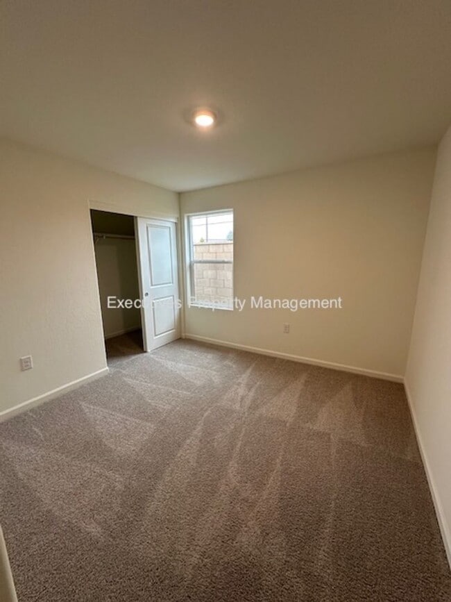 Building Photo - 11 River Oak Ct