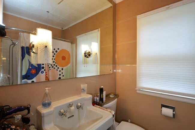 Building Photo - Mid-Century Charm and Comfort with a Sauna!