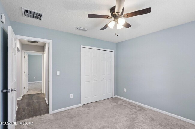 Building Photo - 562 S Aberdeenshire Dr