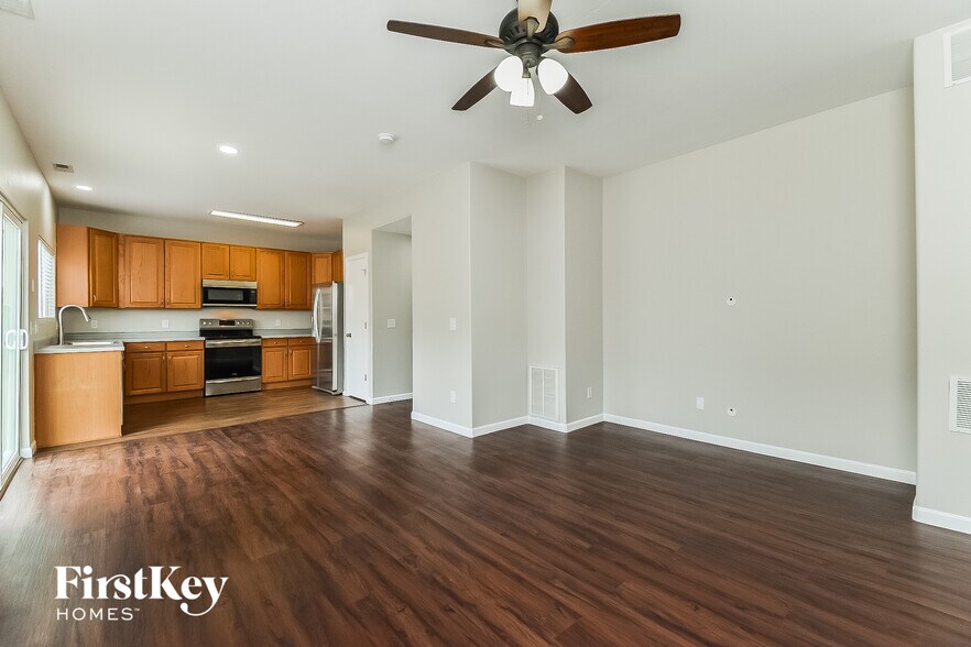 Building Photo - 9370 Pony Gulch Way