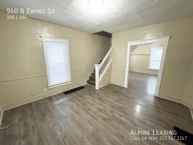 Building Photo - Large Near East 3BR/2BA House!