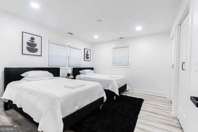 Building Photo - 330 Macon Ave