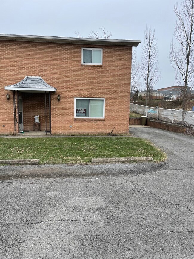 Building Photo - Ellen Lane Apartments