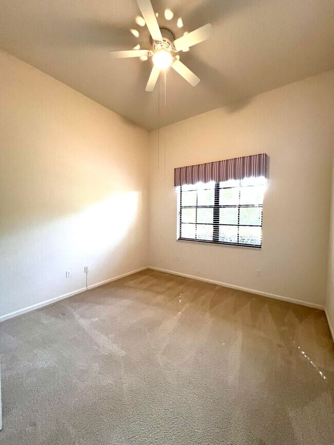 Building Photo - 9774 Isles Cay Dr