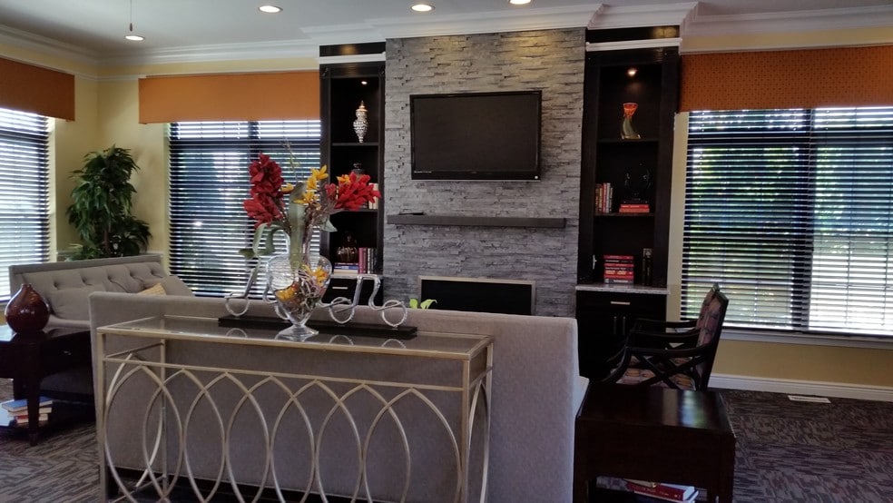 Building Photo - The Regency Club