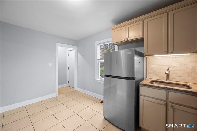 Building Photo - 38 Soundview Ave