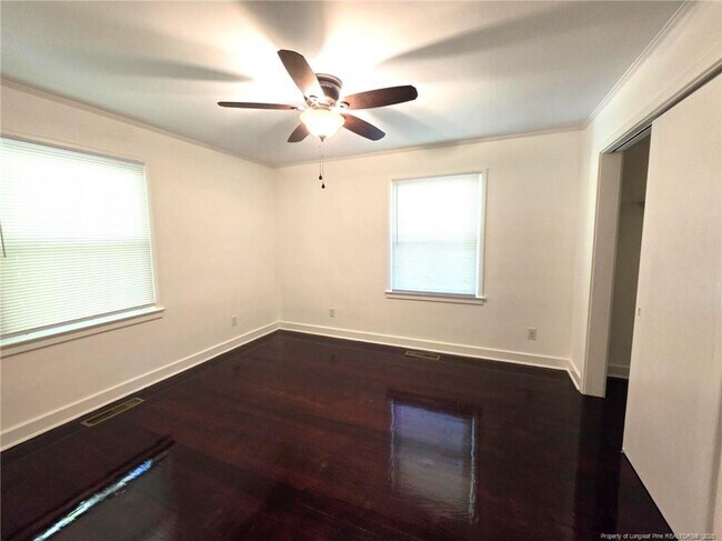 Building Photo - 216 Country Club Dr