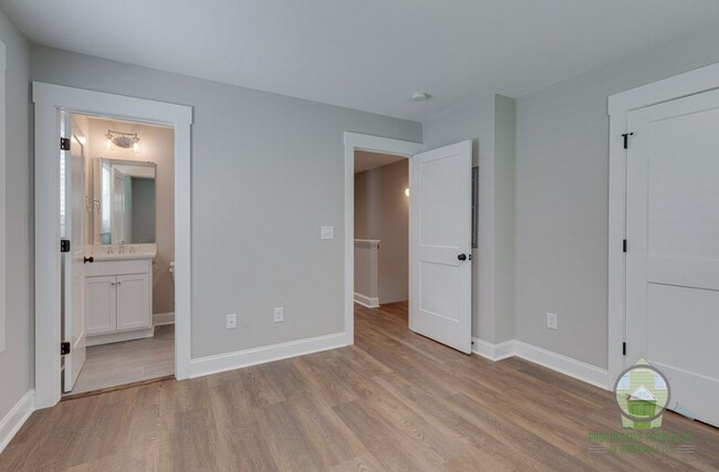 Building Photo - 10 Howard St