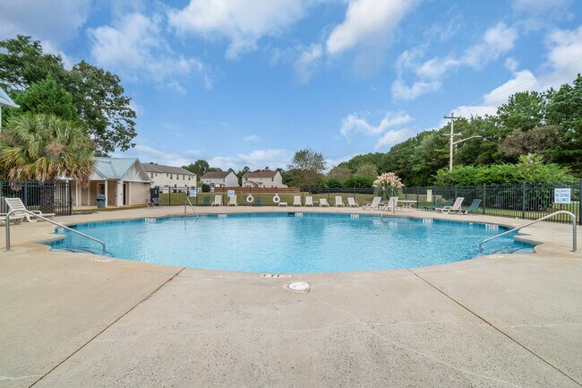 Building Photo - 558 Calen Ln