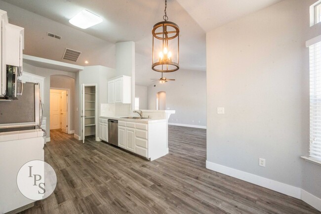 Building Photo - NorthWest Fresno Home, 3BR/2BA, Built 2005...