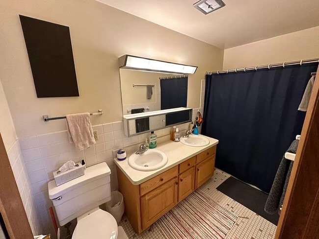 Building Photo - 2000 Sharon Ave SE