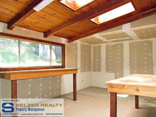 Building Photo - 293 Toyon Rd