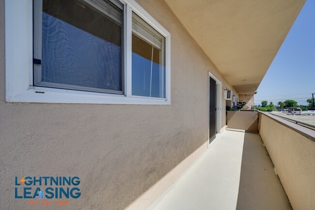 Building Photo - 17346 Burbank Blvd