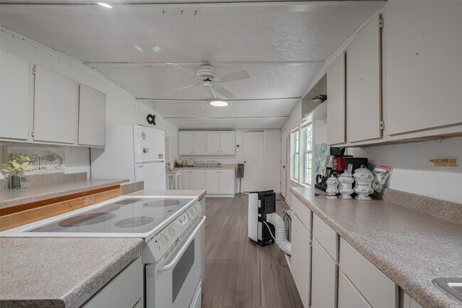 Building Photo - 2316 Green Meadows Dr