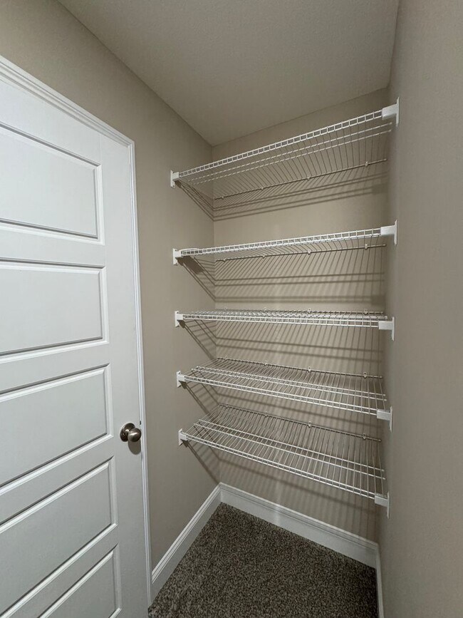 Building Photo - Gorgeous, Like New Home For Rent in Sango!